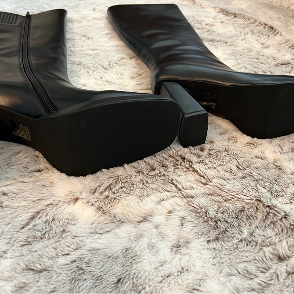 SOLD - Picture 3 of 4